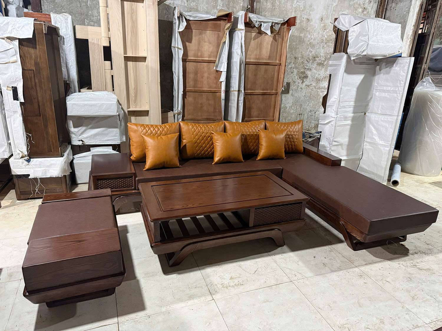 Mẫu sofa gỗ sồi Nga kiểu dáng chữ L chân thuyền