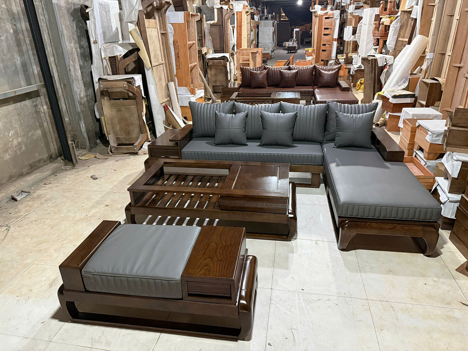 Sofa gỗ sồi Nga Kiểu dáng chữ L, chân dùi gà